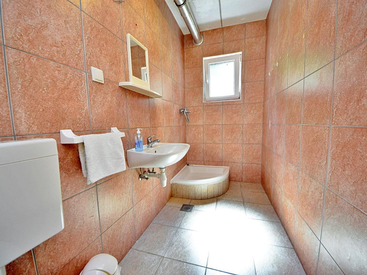 Holiday Home Tina - Hvr501 By Interhome Gdinj ภายนอก รูปภาพ